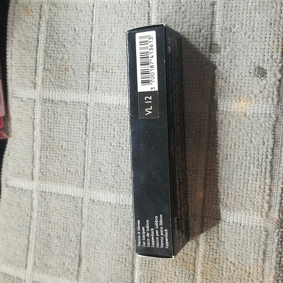 Black up lip gloss - Picture 2 of 3